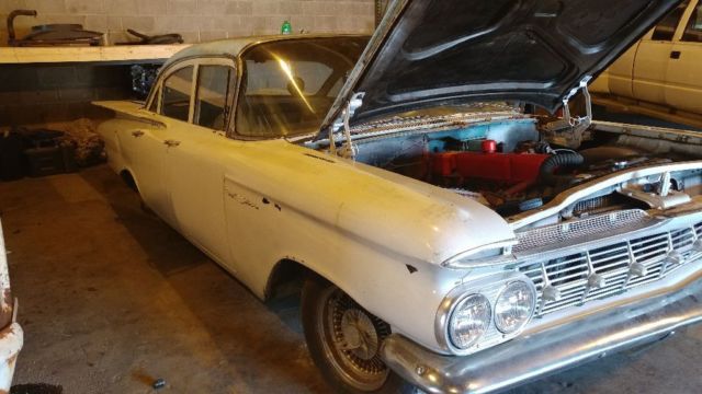 1959 White Chevrolet Bel Air/150/210 Sedan