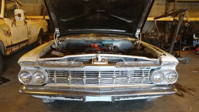 1959 White Chevrolet Bel Air/150/210 Sedan