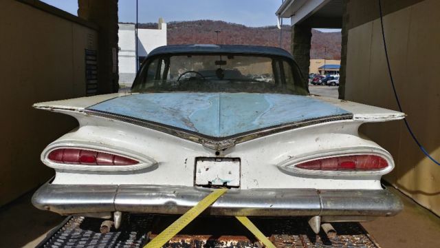 1959 White Chevrolet Bel Air/150/210 Sedan