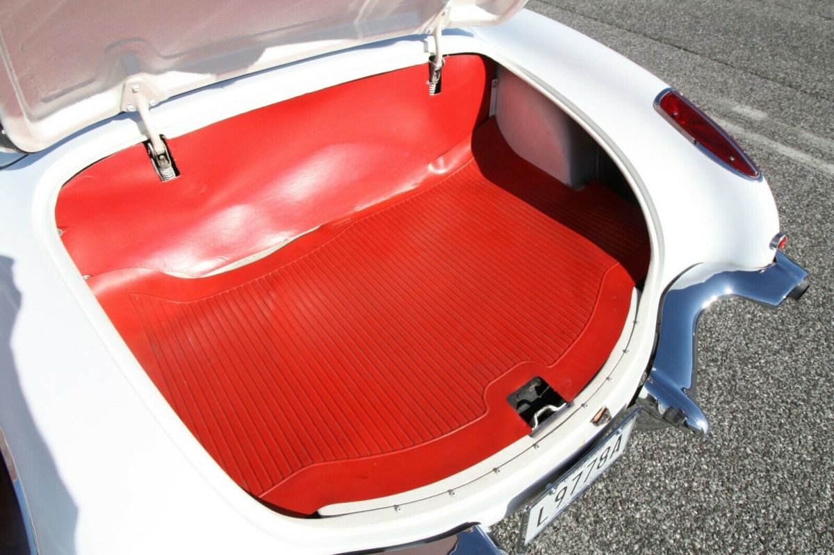 1959 White Chevrolet Corvette