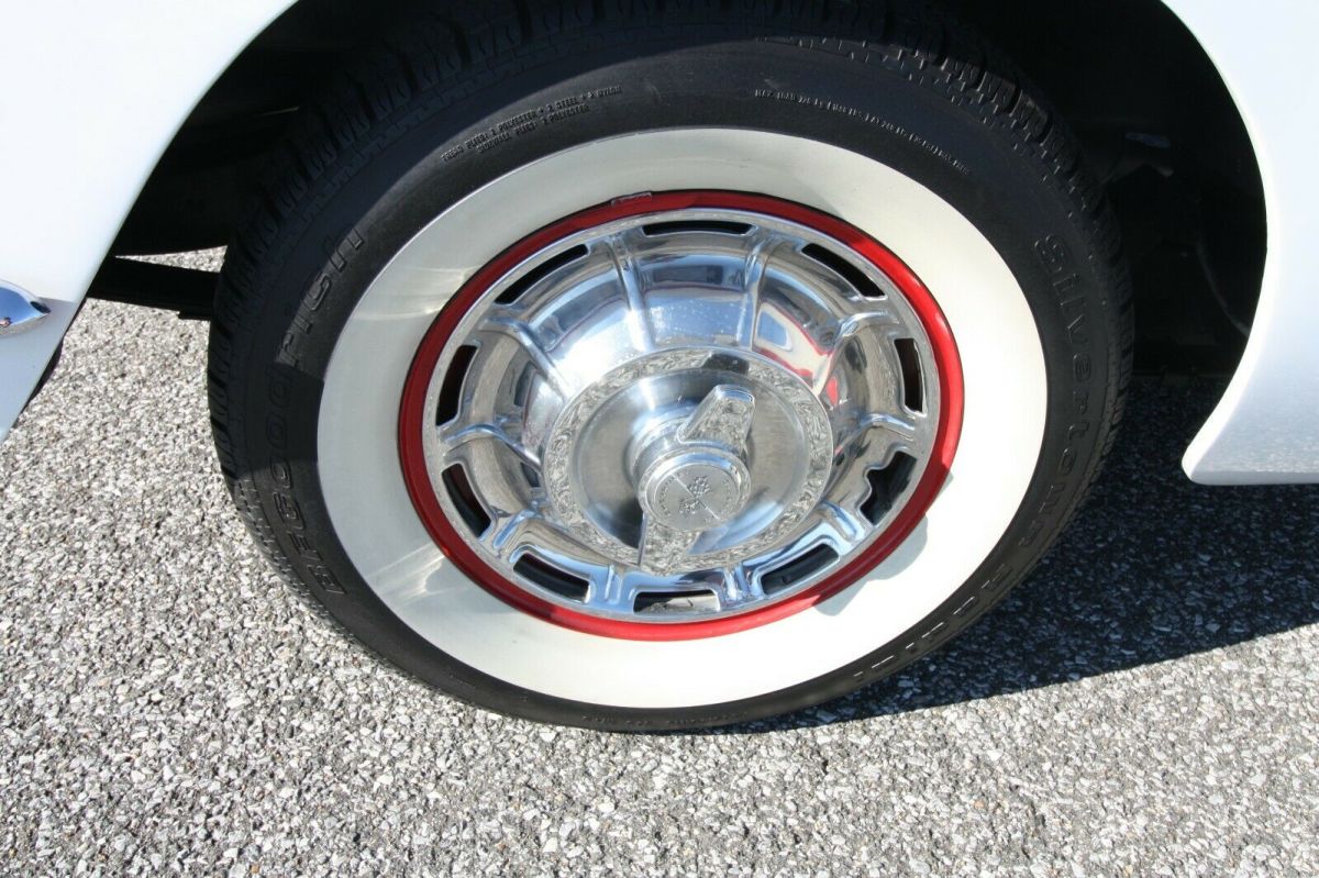 1959 White Chevrolet Corvette