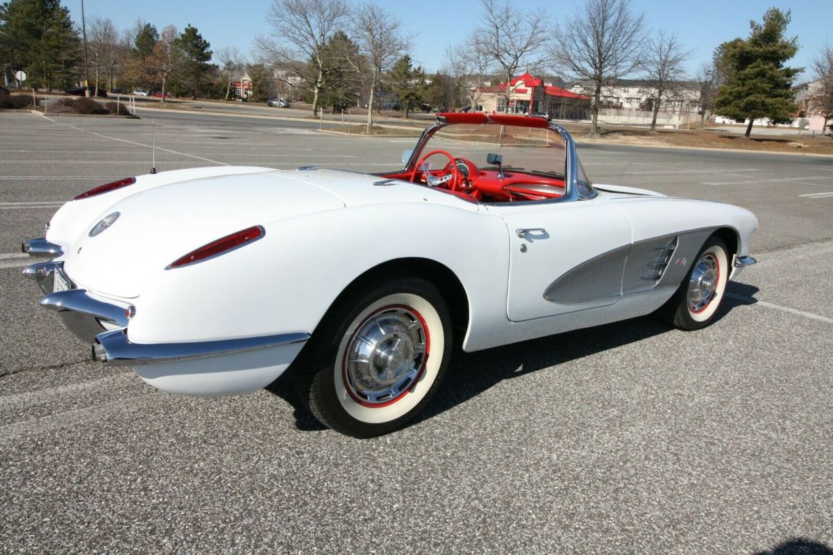 1959 White Chevrolet Corvette