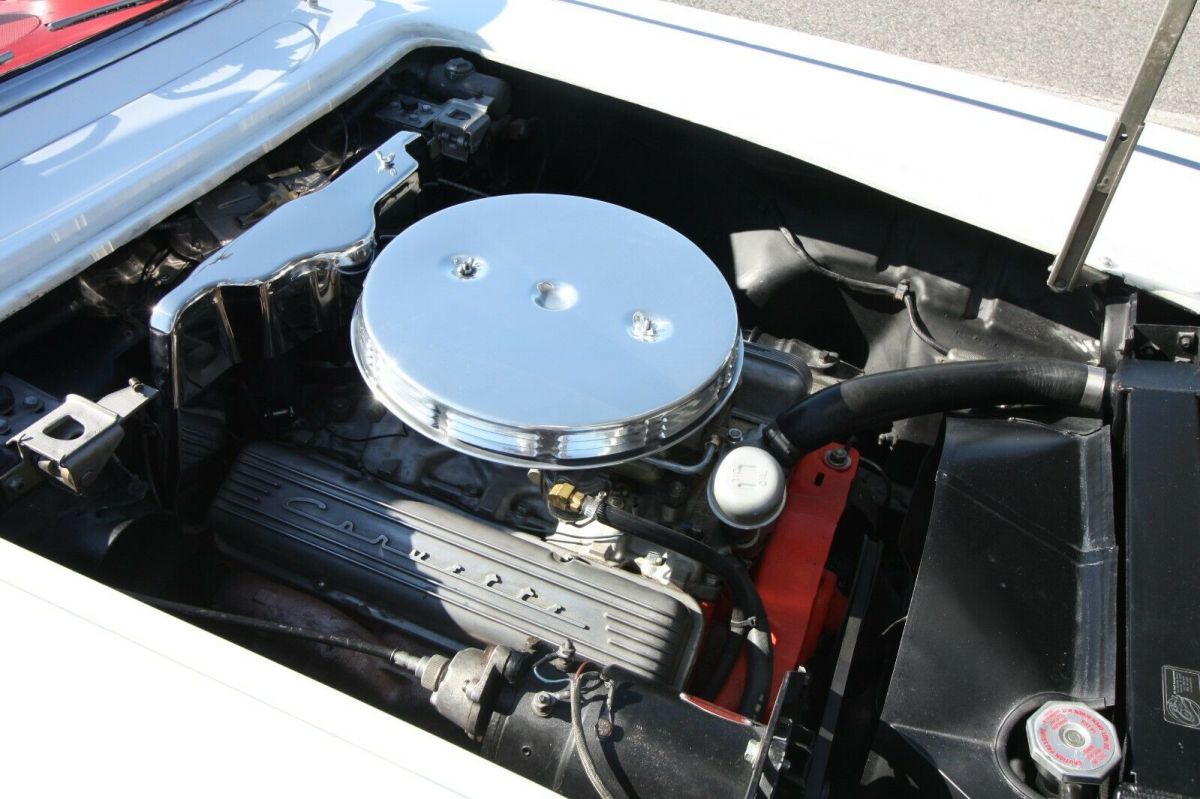 1959 White Chevrolet Corvette