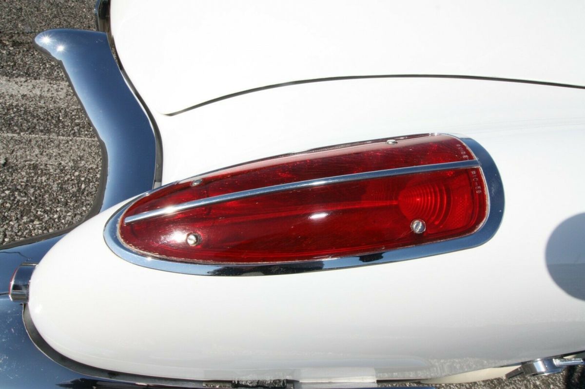 1959 White Chevrolet Corvette