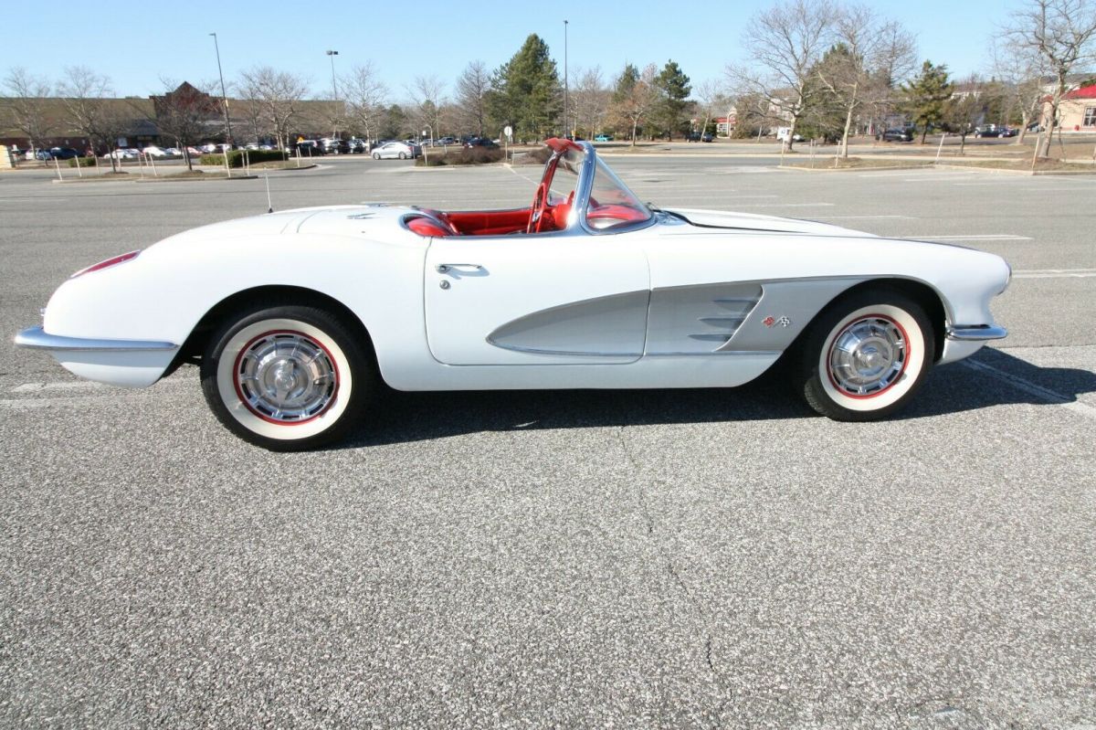 1959 White Chevrolet Corvette