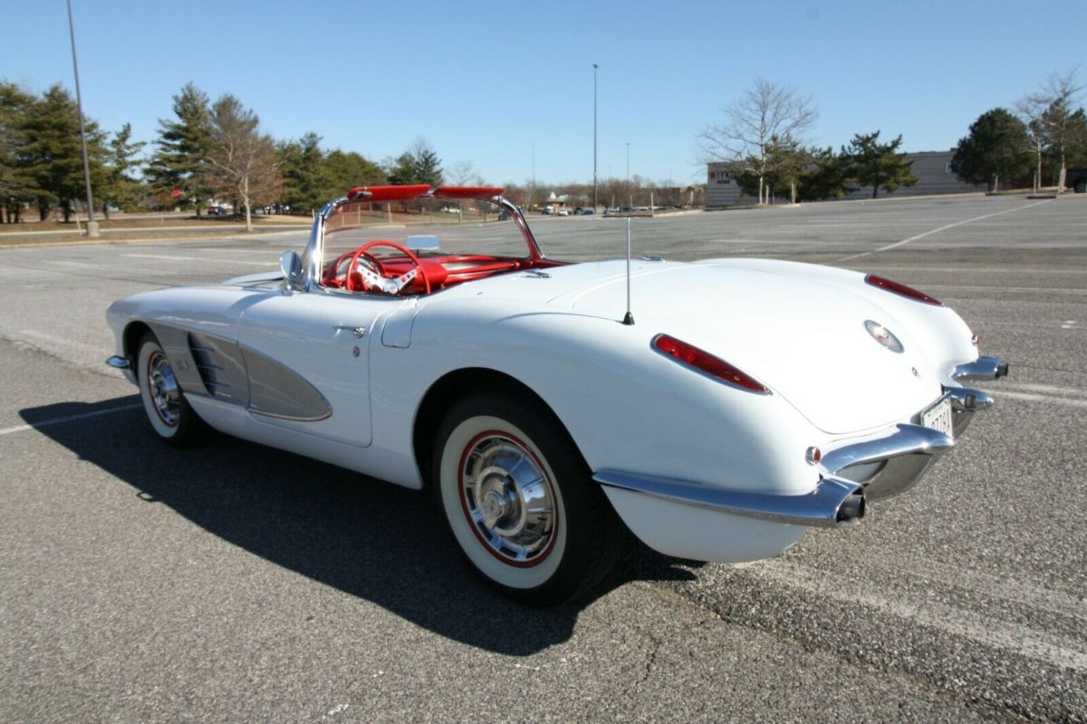 1959 White Chevrolet Corvette