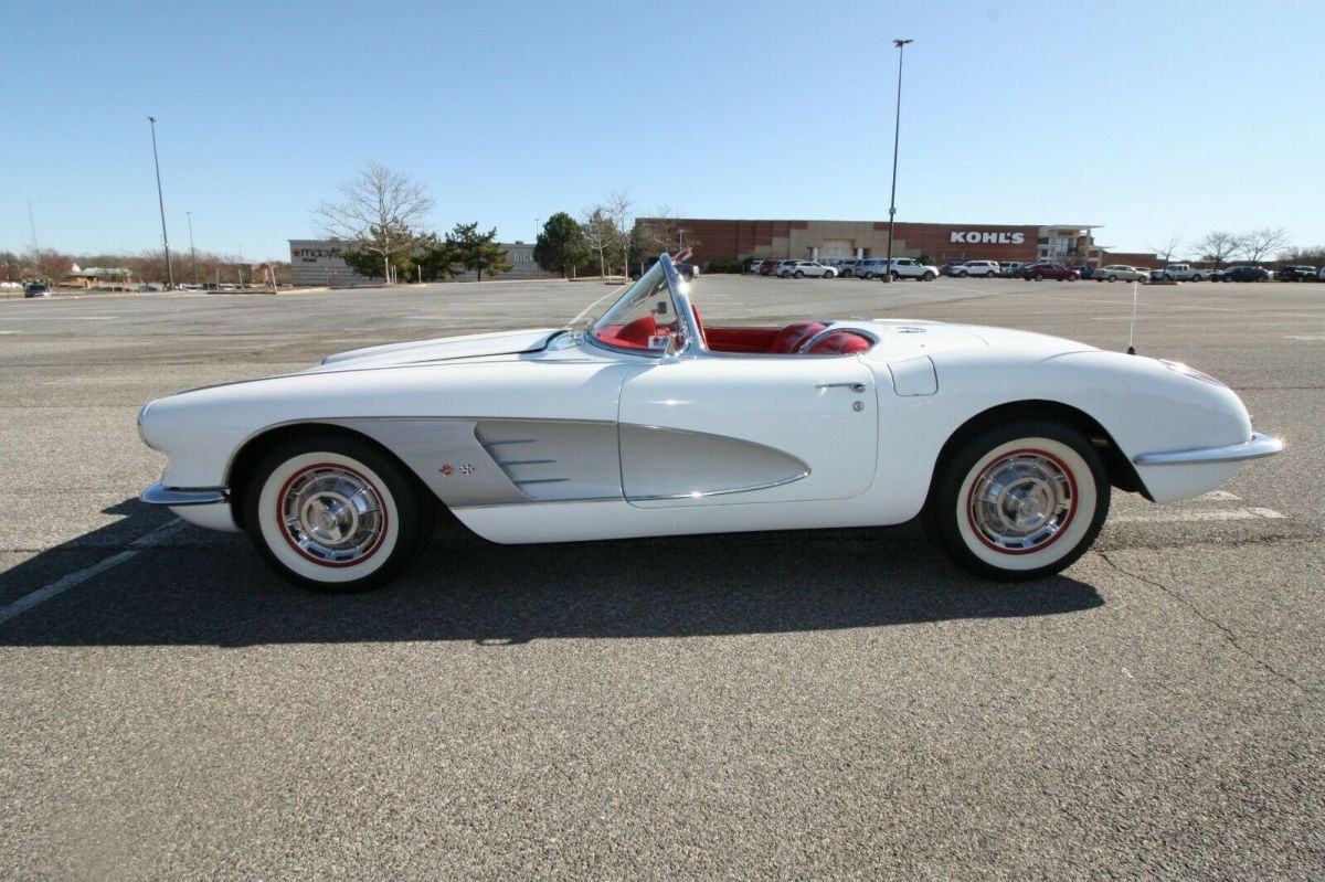1959 White Chevrolet Corvette