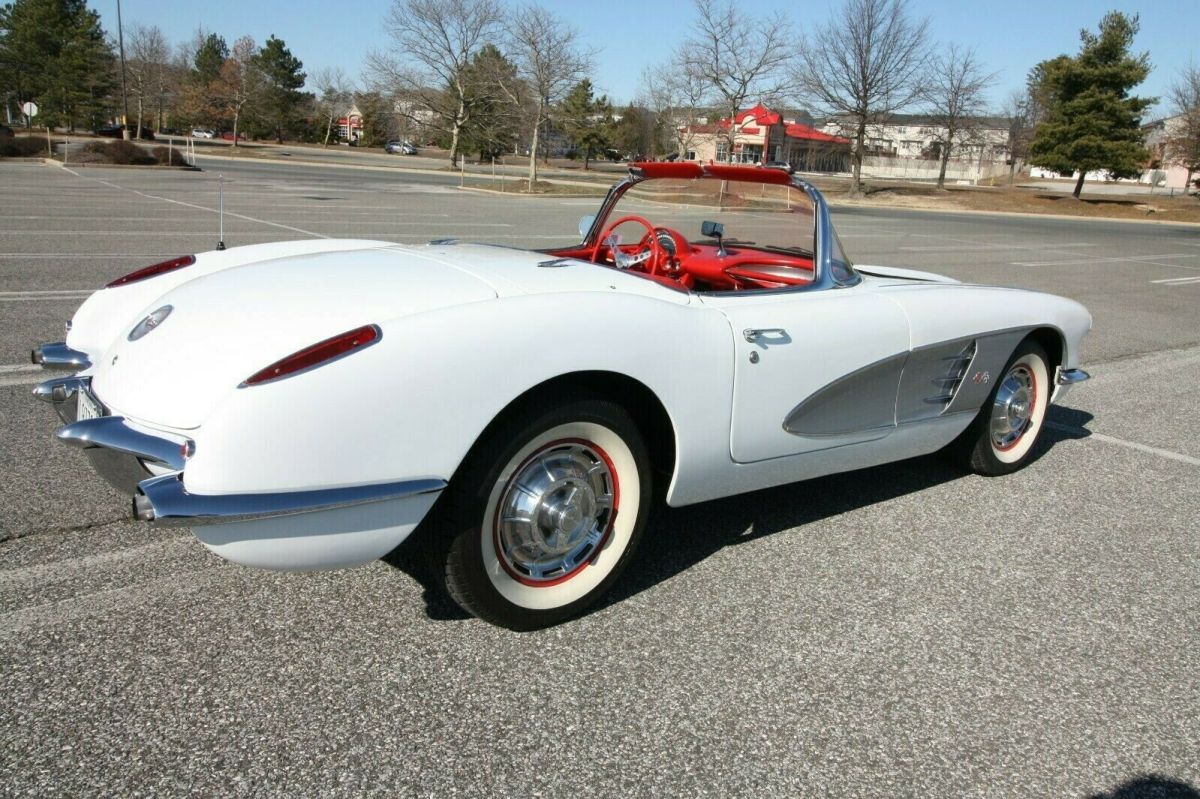 1959 White Chevrolet Corvette