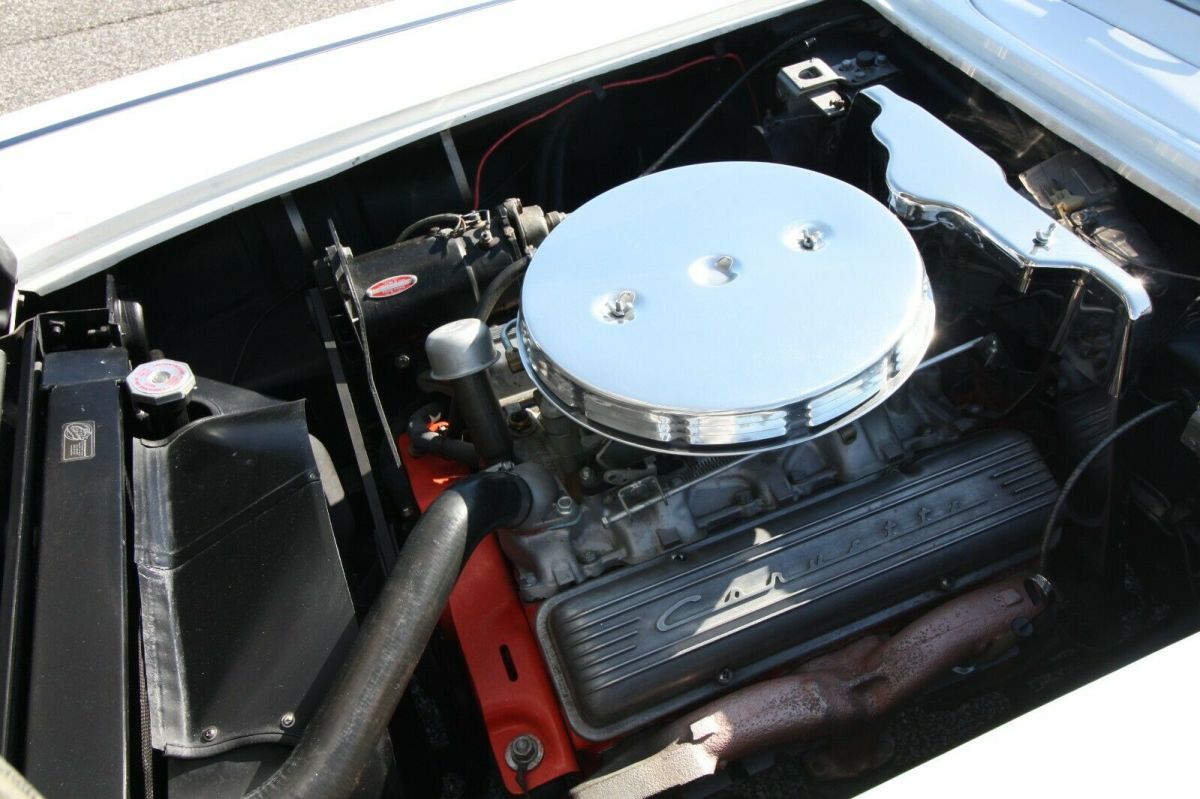 1959 White Chevrolet Corvette