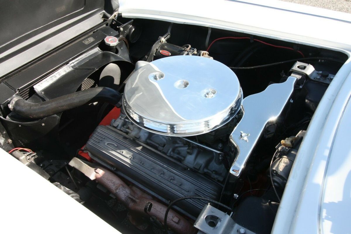 1959 White Chevrolet Corvette