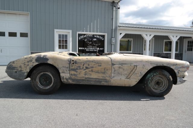 1959 White Chevrolet Corvette Convertible