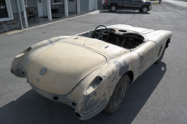 1959 White Chevrolet Corvette Convertible