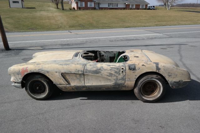 1959 White Chevrolet Corvette Convertible