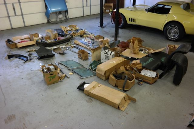 1959 White Chevrolet Corvette Convertible