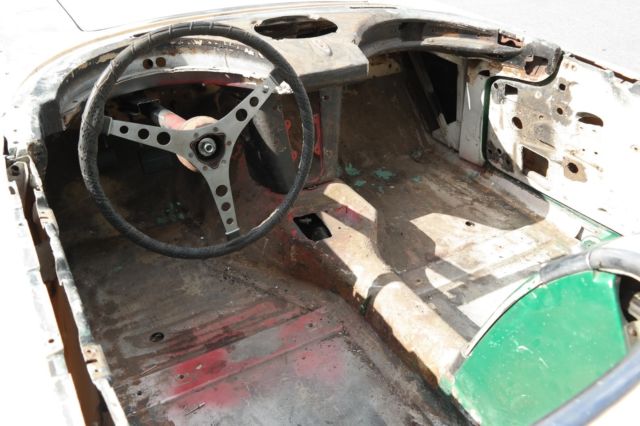 1959 White Chevrolet Corvette Convertible