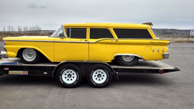 1959 Yellow Ford Fairlane Wagon