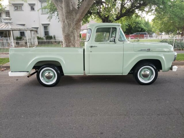 1959 Green Ford F-100 Pickup