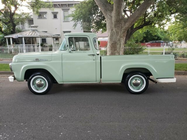 1959 Green Ford F-100 Pickup
