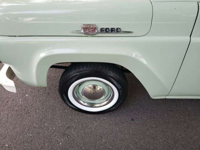 1959 Green Ford F-100 Pickup