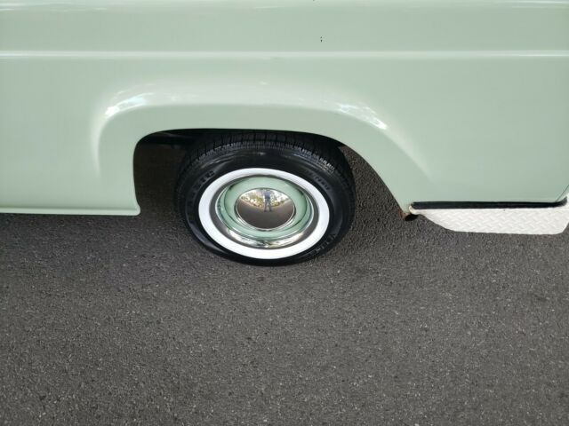 1959 Green Ford F-100 Pickup