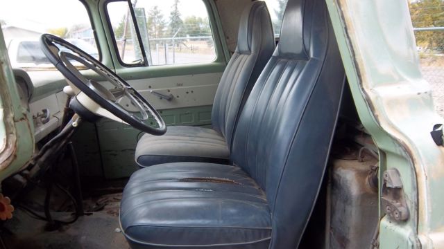 1959 White Ford F-600 Cab & Chassis