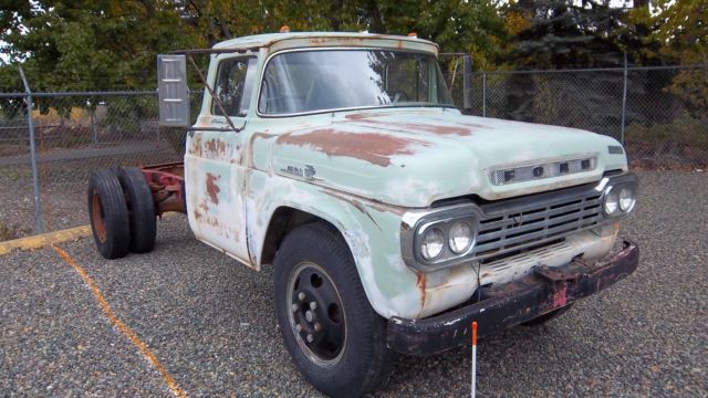 1959 White Ford F-600 Cab & Chassis