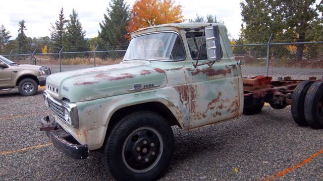 1959 White Ford F-600 Cab & Chassis