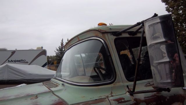 1959 White Ford F-600 Cab & Chassis