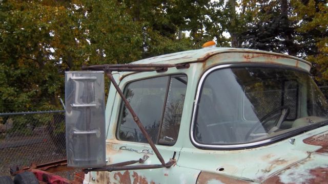 1959 White Ford F-600 Cab & Chassis