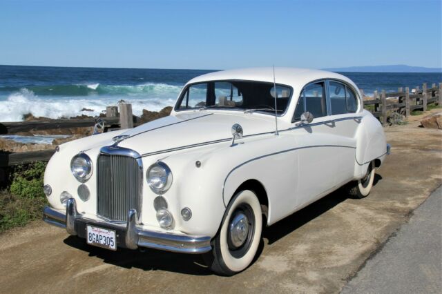 1959 Cream white Jaguar mk9