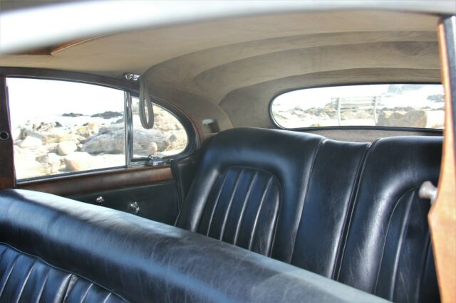 1959 Cream white Jaguar mk9