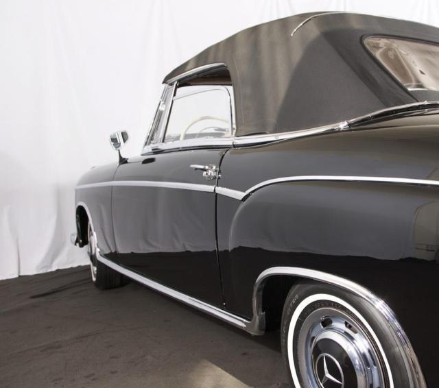 1959 Black Mercedes-Benz 220 --