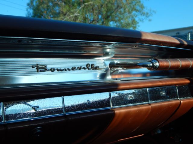 1959 Shoreline Gold Pontiac Bonneville Coupe