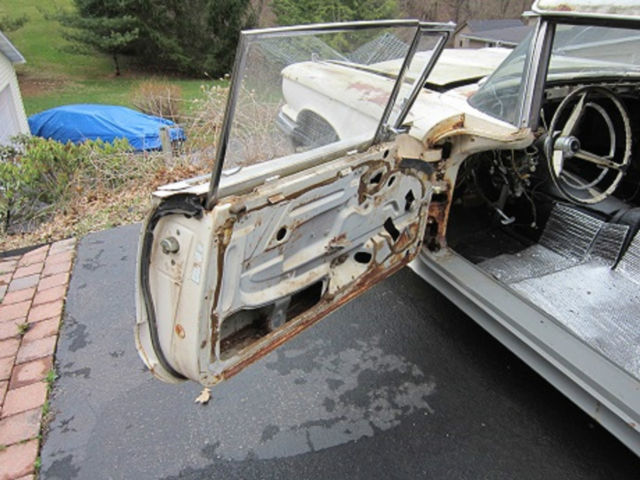 1959 Red /White Ford Thunderbird Coupe