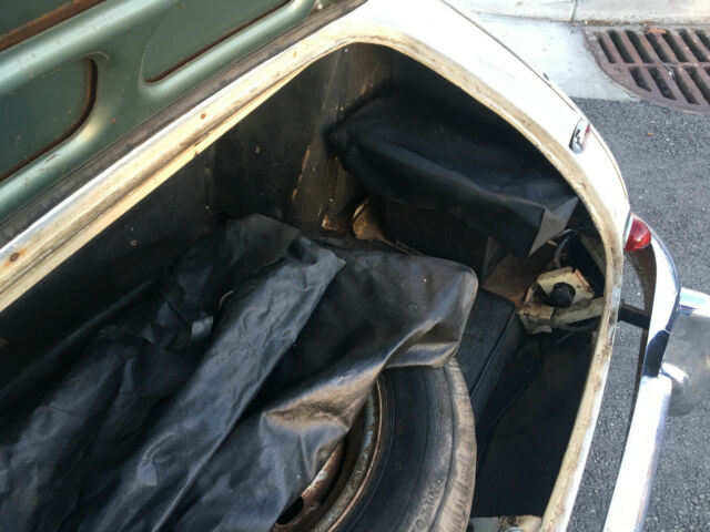 1960 White Austin Healey 3000 Convertible