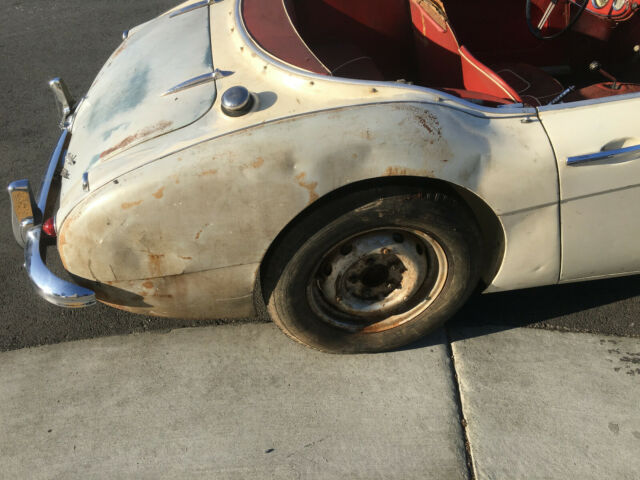 1960 White Austin Healey 3000 Convertible