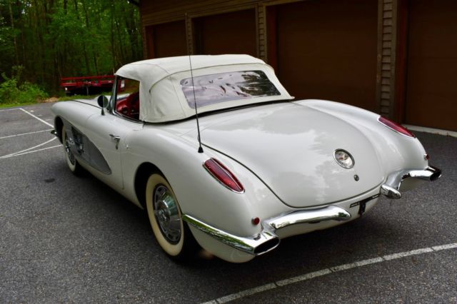 1960 White Chevrolet Corvette Convertible