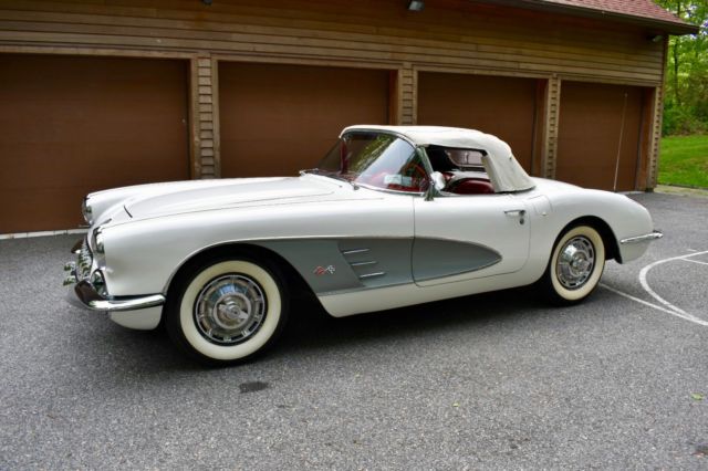1960 White Chevrolet Corvette Convertible