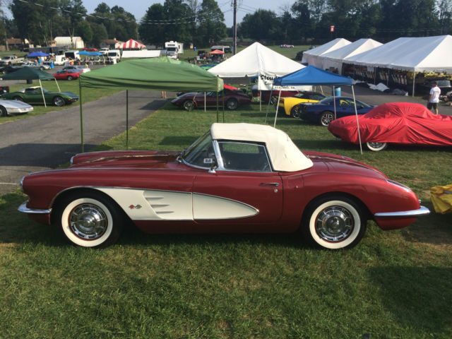 1960 White Chevrolet Corvette Convertible