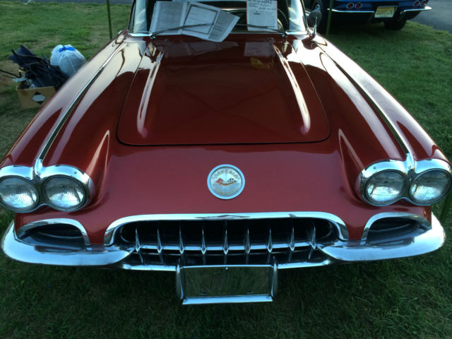 1960 White Chevrolet Corvette Convertible