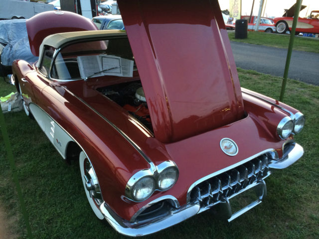 1960 White Chevrolet Corvette Convertible