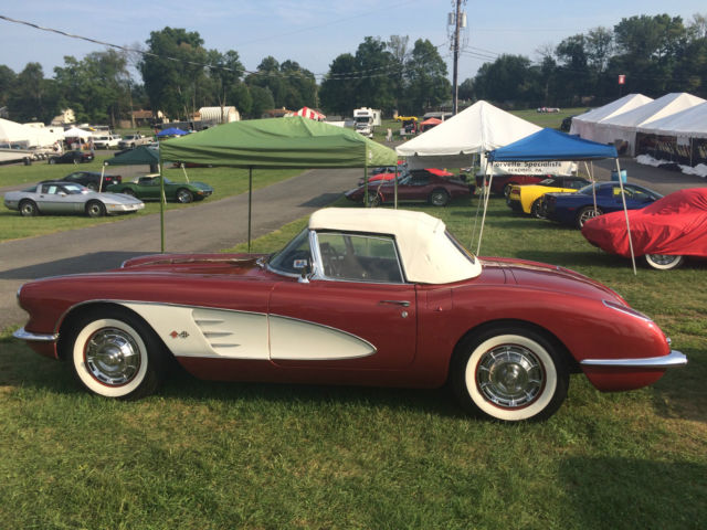 1960 White Chevrolet Corvette Convertible