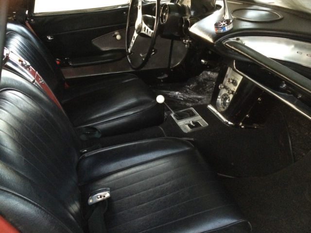 1960 White Chevrolet Corvette Convertible