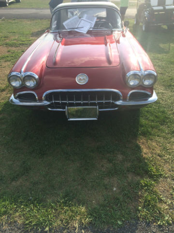 1960 White Chevrolet Corvette Convertible