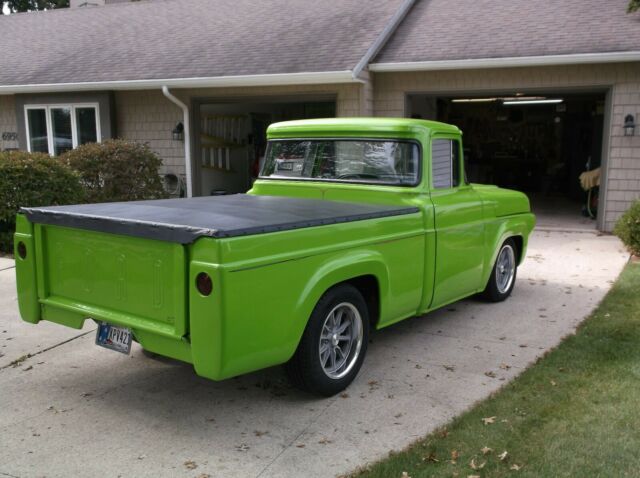 1960 Green Ford F-100 Pickup