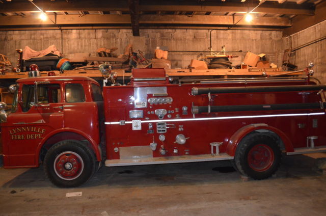 1960 Red Ford C 850 Cab & Chassis