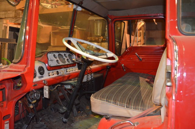 1960 Red Ford C 850 Cab & Chassis