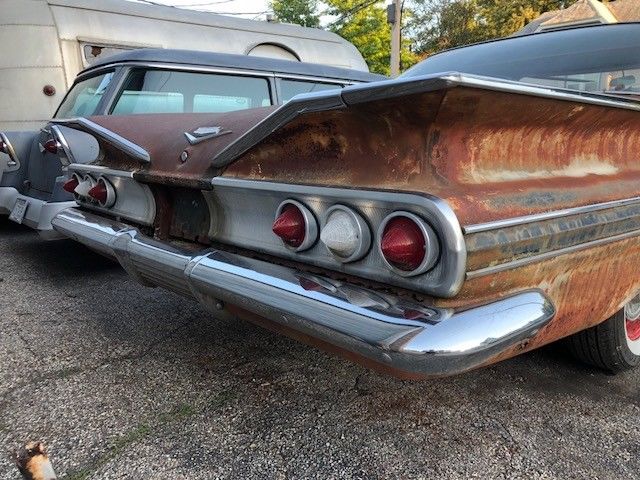 1960 White Chevrolet Impala Coupe