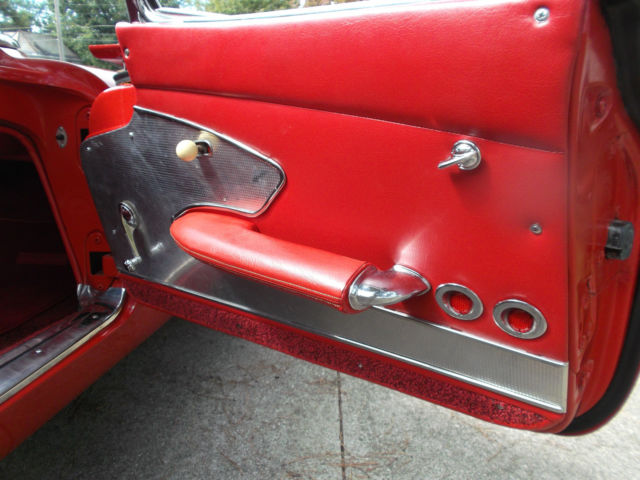 1960 Red/White Chevrolet Corvette Convertible