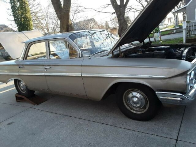 1961 Gold Chevrolet Bel Air/150/210 Sedan